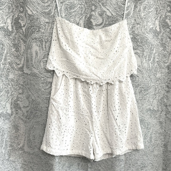 Jessica Simpson romper/ shorts / white eyelet - Picture 1 of 3
